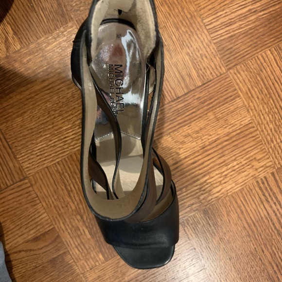 Micheal Kors sandals - Picture 3 of 6